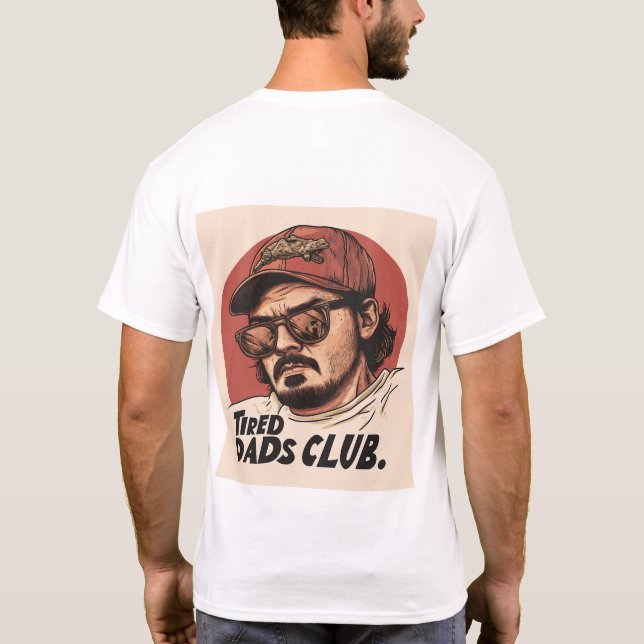 Tired Dads Club - Herrenshirt mit Rückenaufdruck T-Shirt (Rückseite)