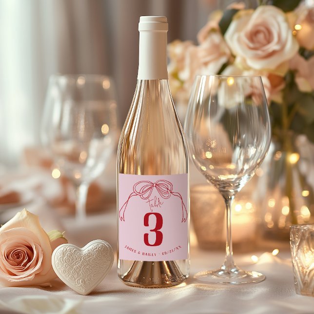 Tischnummer-Hochzeit mit handgezogenen Bow PINK un Weinetikett (Quirky modern trendy hand drawn coquette bow pink and red wedding reception table number wine label)