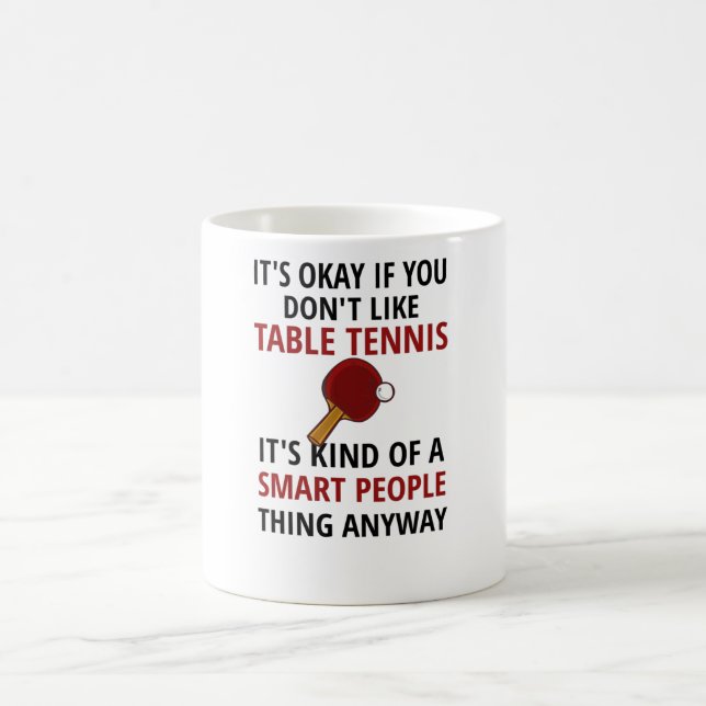 Tischtennis-Spieler gibt Ping-Pong-Trainersattel Kaffeetasse (Mittel)