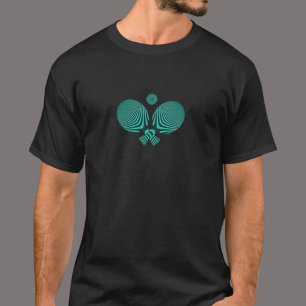 Tischtennisschläger und Ball in aquamarinem Blau T-Shirt