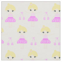Belle ballerine blonde en robe rose