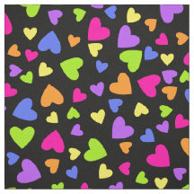 Coeurs multicolores sur le noir