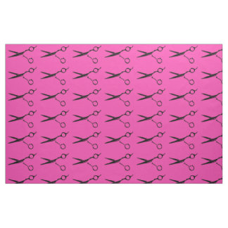 Tissu rose de ciseaux de coupe de cheveux noirs