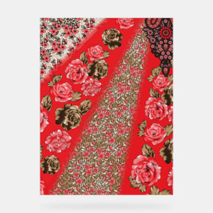Tissu rouge éclatant avec floral complexe et