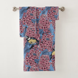 Tit birds dans le jardin lilas