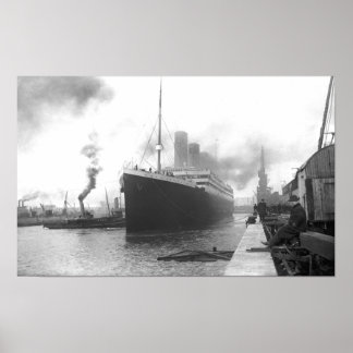 Titanic an den Docks von Southampton Poster