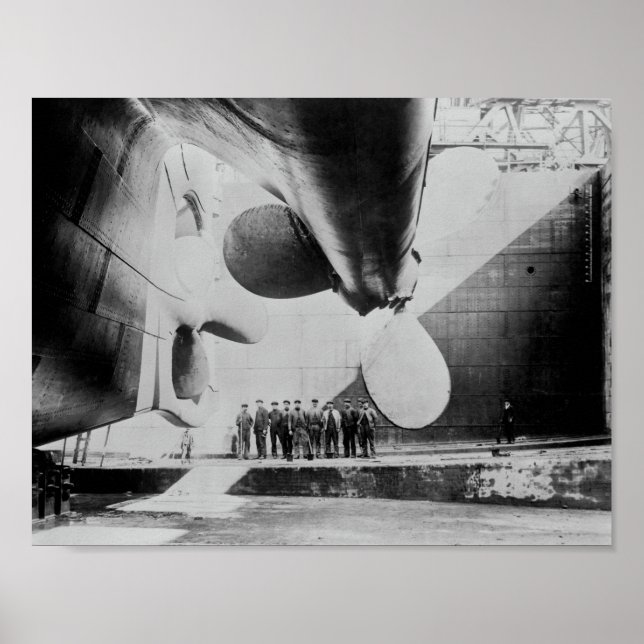 Titanic in Dry Dock - 31. Mai 1911 Poster (Vorne)