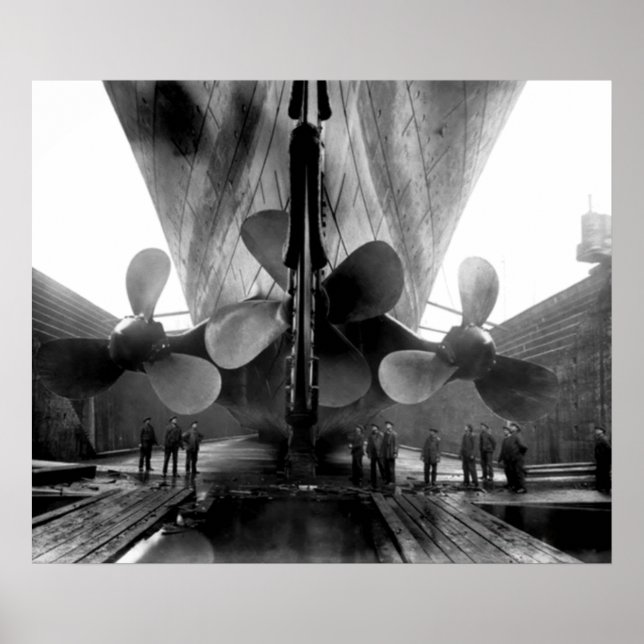 Titanic in Drydock Circa 1912 Poster (Vorne)