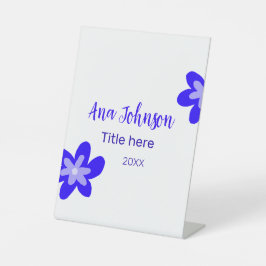 Titel des Doodle-Namens "Blaue Blume" Jahr 20XX Sockelschild