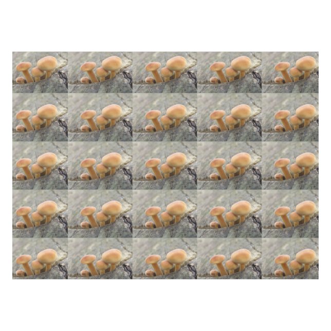 Toadstocker auf einem Baumstamm-Tablett Tischdecke (Vorderseite (Horizontal))