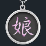 Tochter-japanisches Kanji-Kalligraphie-Symbol Versilberte Kette<br><div class="desc">Für eher wie dieses Besuch Über diesen Entwurf: Kanji sind die adoptierten logografischen (oder ideaographic) chinesischen Schriftzeichen, die im modernen japanischen Schreibenssystem benutzt werden. Der japanische Ausdruck "Kanji" für die chinesischen Schriftzeichen bedeutet buchstäblich "Han-Charaktere" und ist der gleiche schriftliche Ausdruck in der chinesischen Sprache, zum sich auf des Charakterschreibenssystems "hanzi...</div>