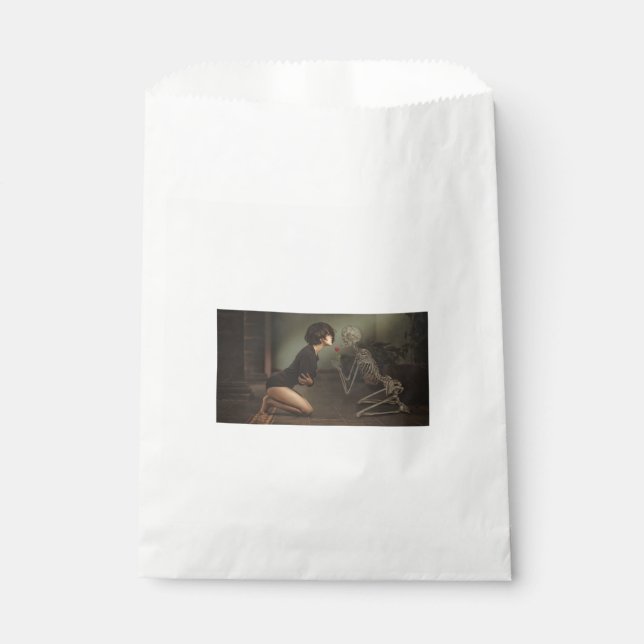 Tod und junge Frau Geschenktütchen (Vorderseite)