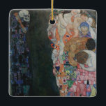 Tod und Leben durch Gustav Klimt Vintager Jugendst Keramikornament<br><div class="desc">Death and Life (1908) von Gustav Klimt ist ein Vintages Viktorianisches Epochen-Symbolismus Kunstmalerei mit zwei Einzelteilen, Life and Death. Auf dem verlassen Tod wird durch einen klassisch düsteren Sensenmann mit einem grinsenden Schädel dargestellt, der in einem dunklen Gewand mit einem religiösen Kreuz verziert ist. Auf der rechten Seite befindet sich...</div>