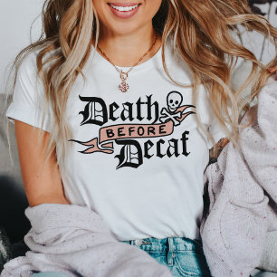 Tod vor Decaf-Schädel-Typografie T-Shirt