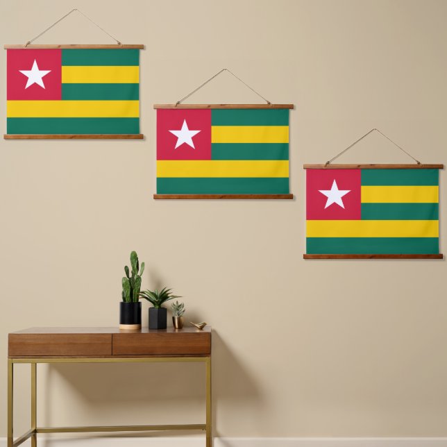 Togo-Flagge Wandteppich Mit Holzrahmen (Asymmetrisch)
