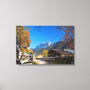 Toile Automne dans un village dans les dolomites en