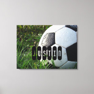 Toile Balle de football noir et blanc en herbe verte