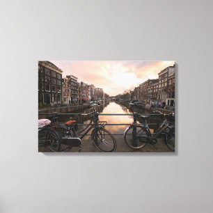 Toile Bicyclettes au coucher du soleil à Amsterdam