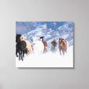 Toile Cheval courant à travers la neige