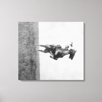 Cowboy Rides Bronco Rising sur ses pattes d'appui