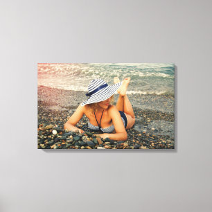 Toile Femme blonde à la plage