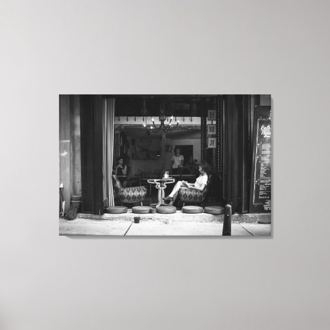 Toile Fille dans un café et café TIme - Photo de rue (Recto)