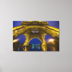 Toile France, Paris. Tour Eiffel illuminée à