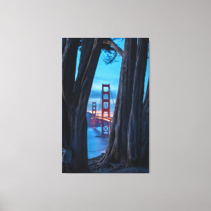 Toile Golden Gate Bridge à travers les arbres à Twilight
