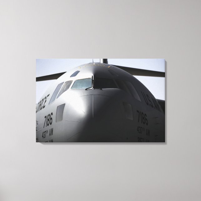 Toile Gros plan de l'avant d'un C-17 Globemaster III (Recto)