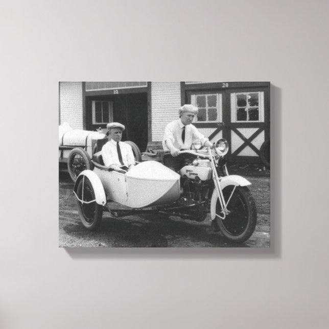 Toile Hommes sur la moto Harley Davidson avec Sidecar (Recto)