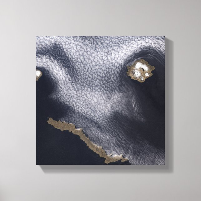 Toile Image satellite de l'île de Semisopochnoi (Recto)