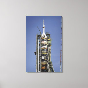 Toile La fusée de Soyuz est érigée en le place