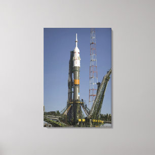 Toile La fusée de Soyuz est érigée en le place 2