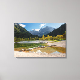 Toile Le lac Jasna dans les Alpes slovènes à l'automne