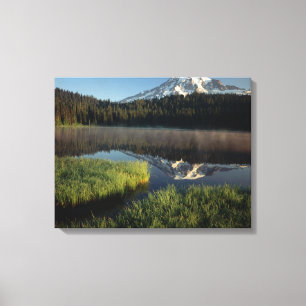 Toile Le mont Rainier s'est reflété dans le lac