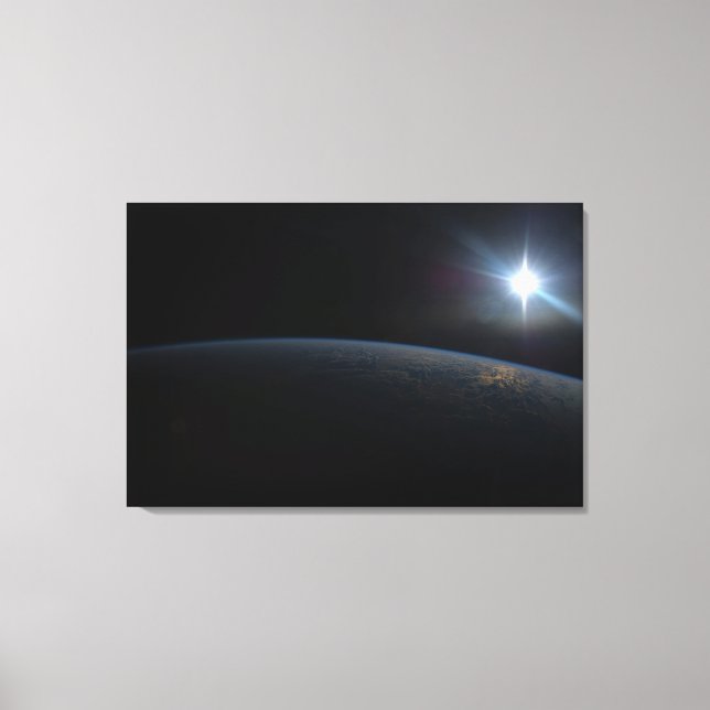 Toile Le Soleil qui s'installe sur l'horizon terrestre. (Recto)