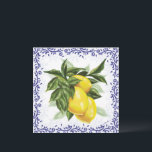 Toile Lemons Flat Blank Grußkarte Feiertagskarte<br><div class="desc">Diese hübsche leere Grußkarte im europäischen Stil ist mit üppigen Zitronen umgeben von einer kleinen Grenze! Ein Haufen heller, reifer Zitronen auf einem Ast umgeben von großzügigen grünen Blätter. Eine Grenze von königlich-navy blauen Spielfilme grenzt an das Design. Eine perfekte Karte, um die italienische (oder) französische Landschaft got Flare! Eine...</div>
