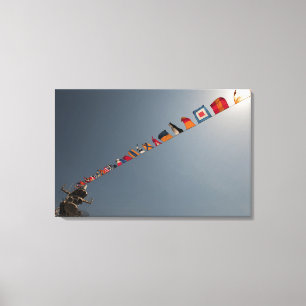 Toile Les drapeaux survolent le pont de l'USS Iwo Jima