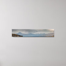 Les montagnes derrière le lac Tekapo