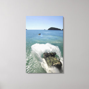 Toile Les véhicules d'assaut amphibie sortent la