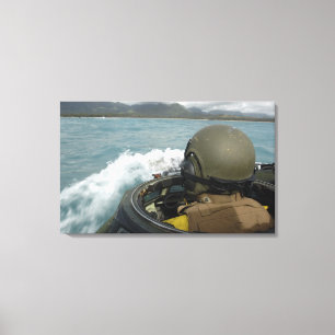 Toile Marine des USA conduisant un véhicule d'assaut