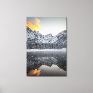 Toile Nuages couchés de soleil sur les montagnes au lac 