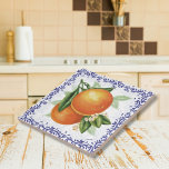 Toile Orange Keramik Tile Fliese<br><div class="desc">Diese hübsche Keramik im europäischen Stil mit zwei üppigen Orangen, umgeben von einer Kollaboration! Ein Haufen heller, reifer Orangen auf einem Ast umgeben von großzügigen grünen Blätter. Eine Grenze von königlich-navy blauen Spielfilme grenzt an das Design. Eine perfekte Touch für Ihre italienische oder französische Landschaft inspirierte Küche! Bist du bereit,...</div>
