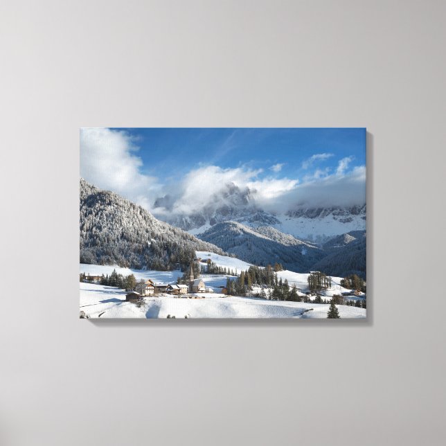 Toile Petit village avec les montagnes des Dolomites dan (Recto)