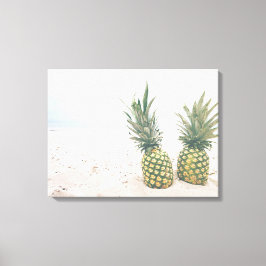 Toile Photo de 2 ananas sur une plage