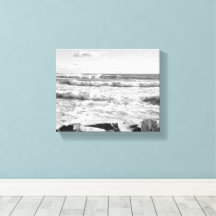 Photo en noir et blanc des vagues de l'océan Atlan