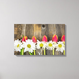 Toile rangée de tulipes et marguerites sur bois
