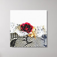 Rose rouge romantique et dentelle blanche