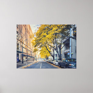 Toile Rue de la ville d'automne avec arbres jaunes