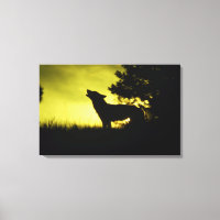 Silhouette de loup hurlant